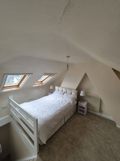 Clean, spacious, double room with private toliet  Main Photo