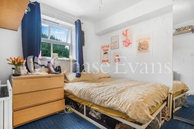 Large Double Room – 3 Min to Beckton DLR  Main Photo