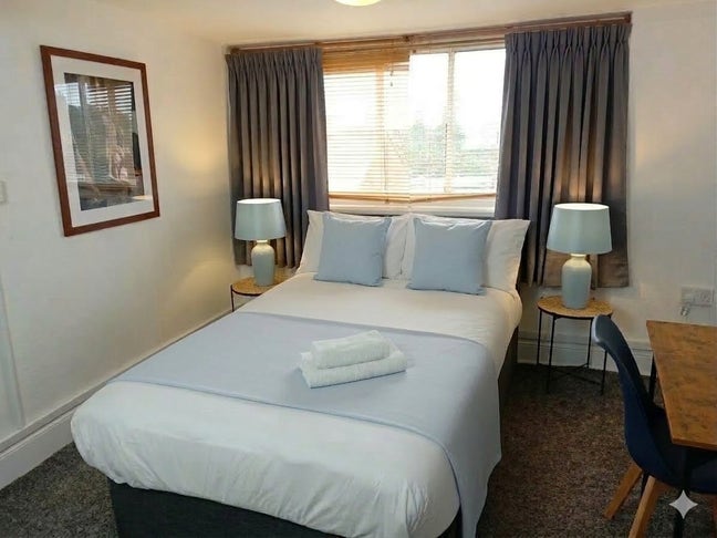 ✨ Modern Guest House Rooms | Flexible Stays Main Photo