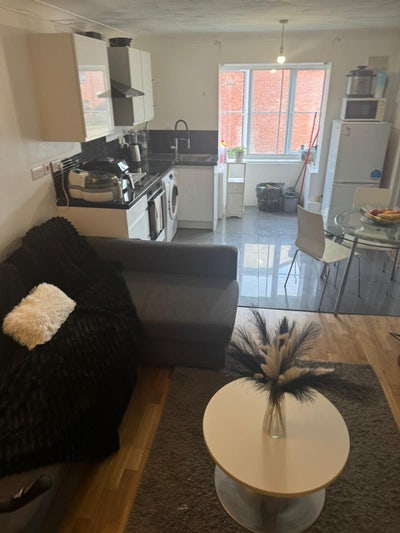 Isabella Pinho  Main Photo