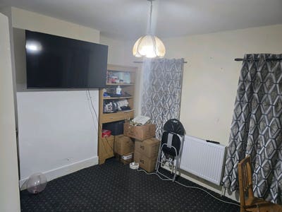 One large room  Main Photo