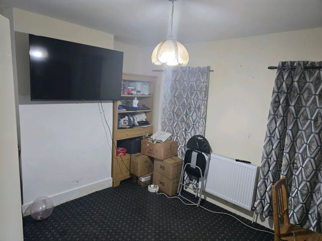 One large room  Main Photo