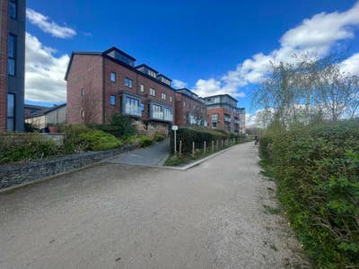 2 Rooms Available - in a Beautiful Riverside House Main Photo