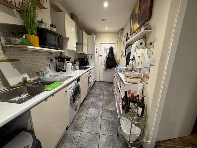 Neasden garden twobedroom flat with conversatory Main Photo