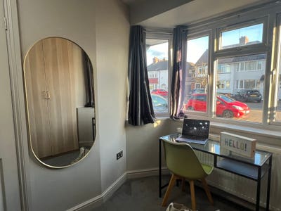 Huge En-Suite Room in Staines – Now &pound;849 inc Bill Main Photo