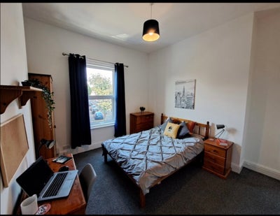  Double  bedroom available for Short stay Main Photo