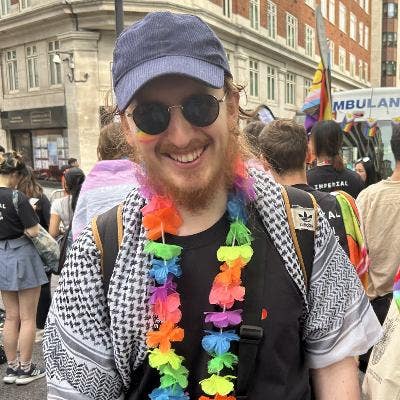 Calm, clean enby engineer/ musician Main Photo