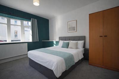 86 Bromley Road - 6 rooms available  Main Photo