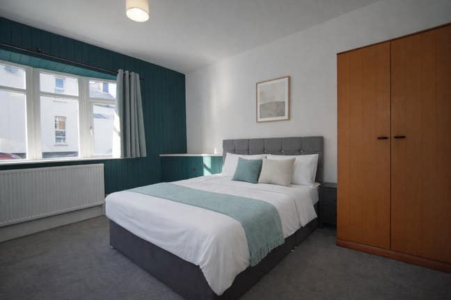 86 Bromley Road - 6 rooms available  Main Photo