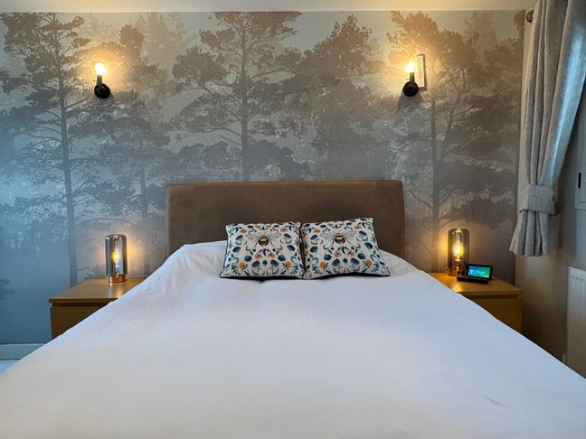 Comfortable Cosy Room with King size bed & ensuite Main Photo