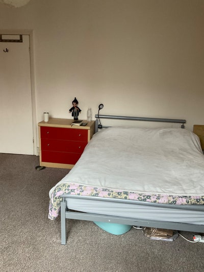 All female shared house.. students only. Main Photo