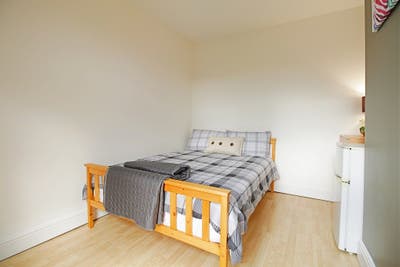 ☀️ Light-Filled Double Room in Friendly Home Main Photo