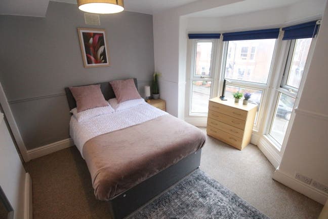 📍Well-Located Double Room – Great Transport Links Main Photo