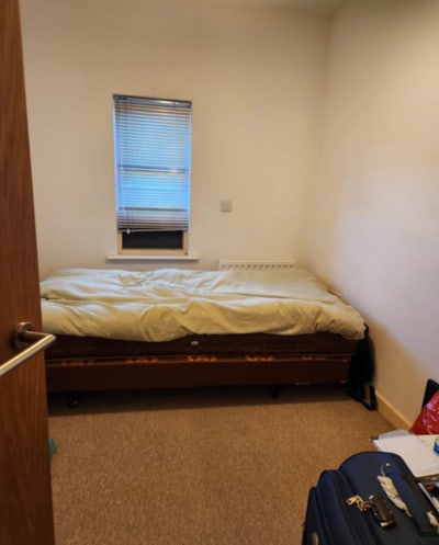Room available in girls pref apartment Main Photo