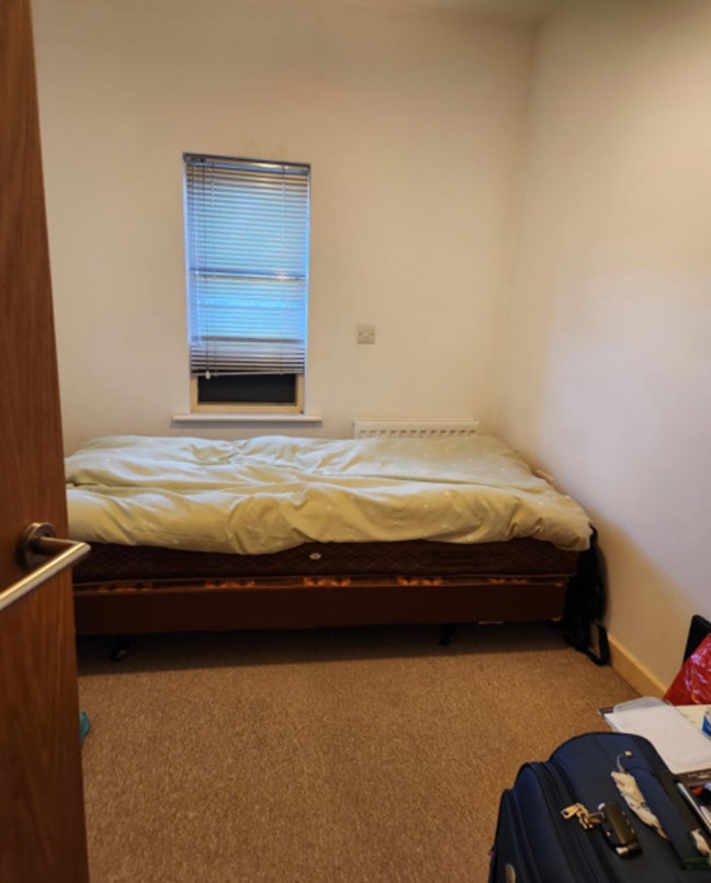 Room available in girls pref apartment Main Photo