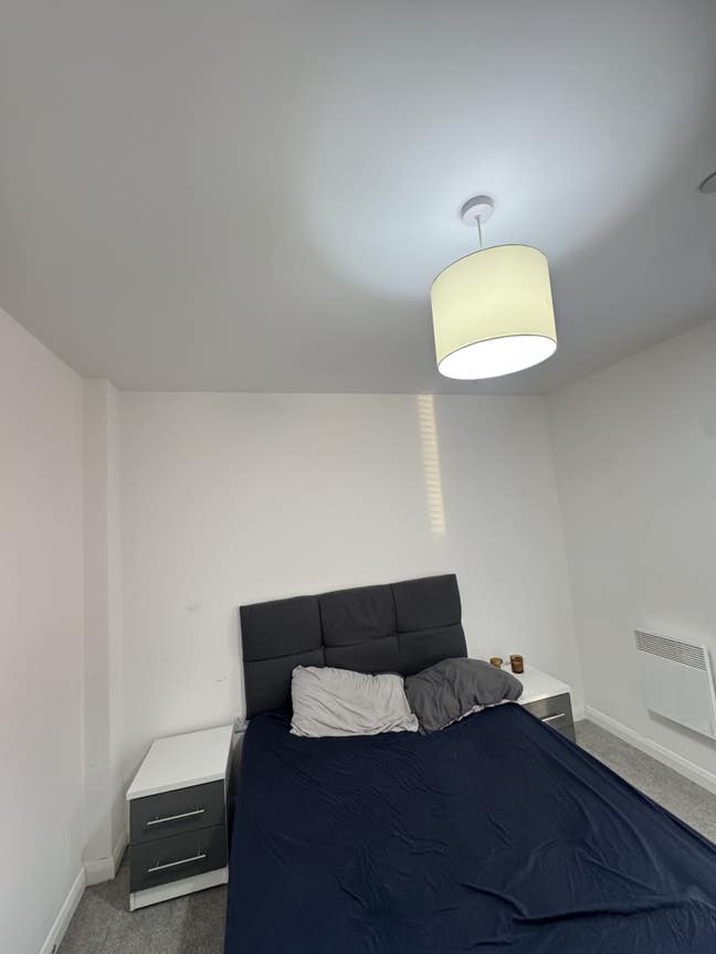 Stylish double room | Clean & quiet home | Move in Main Photo