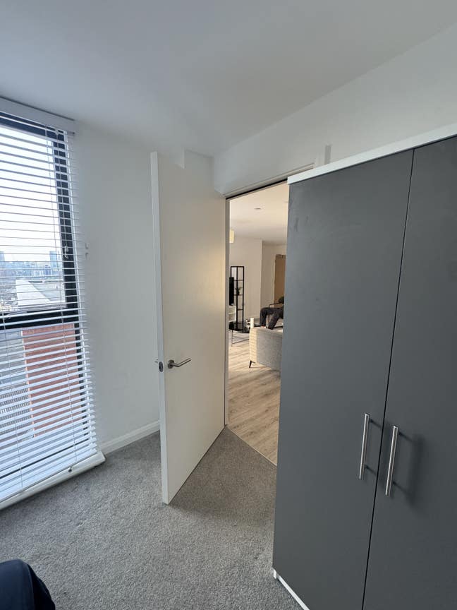 Stylish double room | Clean & quiet home | Move in Main Photo