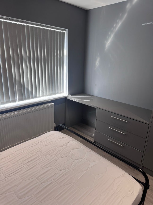 NEW Room Near Northolt Station Main Photo