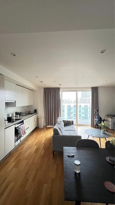 Short term let En-suite E20 Main Photo