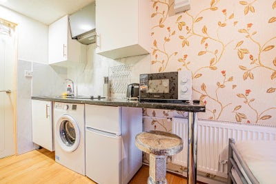 Single Room to Let – Self-Contained, Newly Refurbi Main Photo