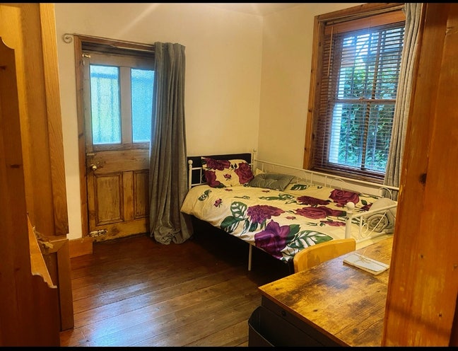 Spacious S I N G L E    R O O M  Friendly Share Main Photo