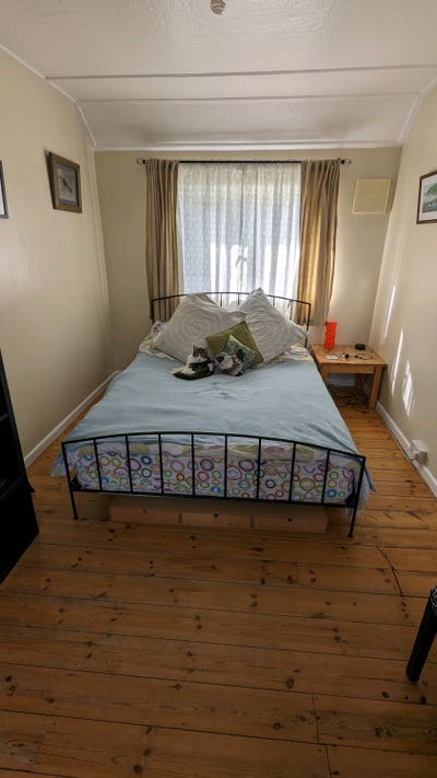 Double room in friendly, professional shared house Main Photo