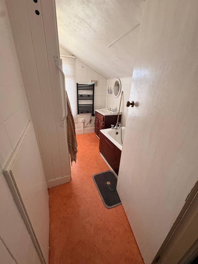 Room available with Indian family  Main Photo