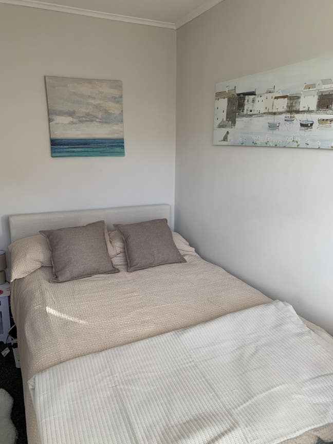 Small double sunny room  Main Photo