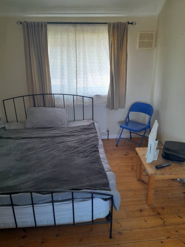 Double room in friendly, professional shared house Main Photo