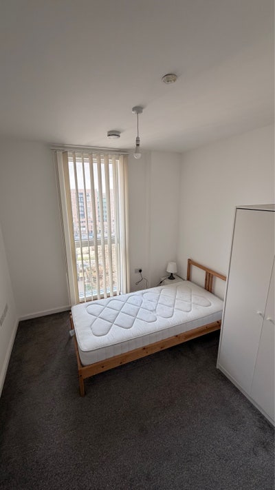 Single Room in Acton Town Main Photo