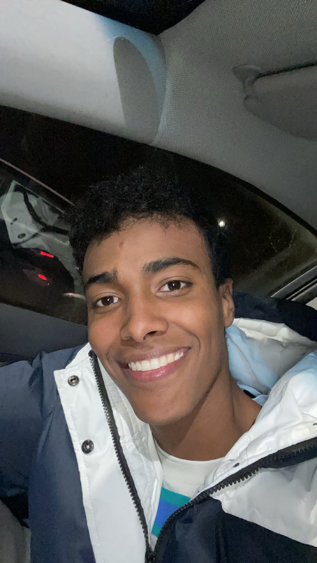 Hello, I am a 19-year-old male, I am looking ... Main Photo