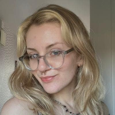 female 26 y/o looking for flatmate/room :) Main Photo