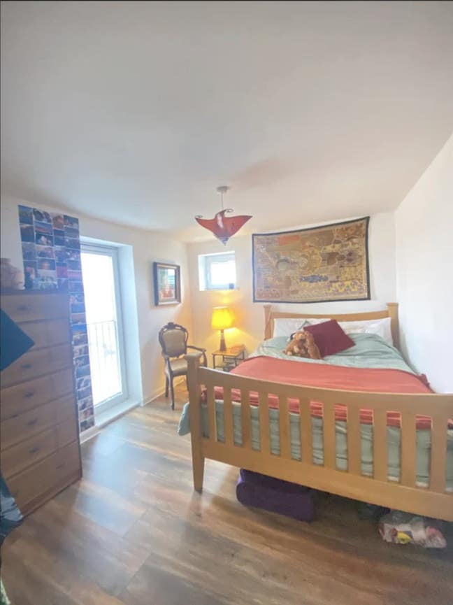 Light and spacious 2 bedroom 2nd floor flat Main Photo