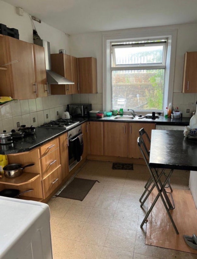 Spacious Room Available Close to Uni/Town Centre  Main Photo