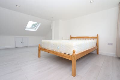 Very close to the CIty 10 mins - Custom House E16 Main Photo