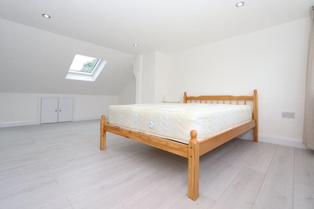 Very close to the CIty 10 mins - Custom House E16 Main Photo