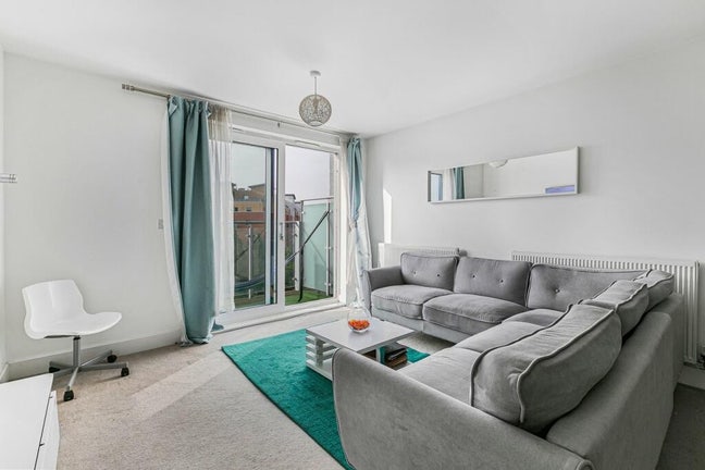 En suite room 5 min from St Albans station Main Photo