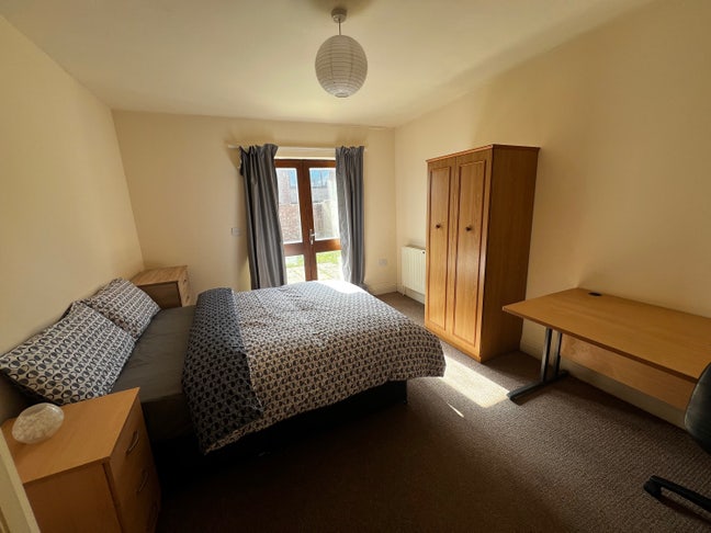 NO DEPOSIT - 5 Huge Double Rooms (Bills Inc.) Main Photo