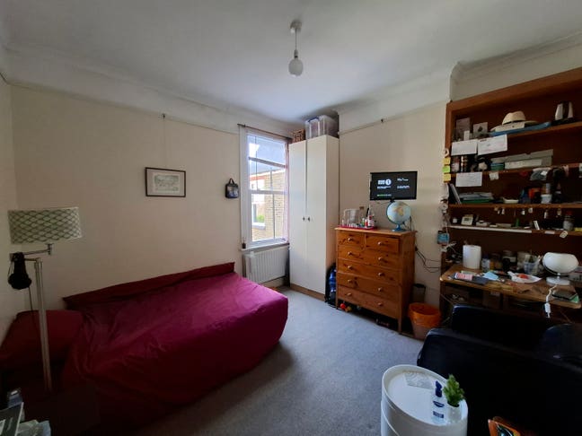 Spacious Double Room for Rent Bills Included Main Photo