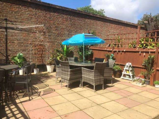 Spacious Double Room – 2 mins to Wandsworth Common Main Photo