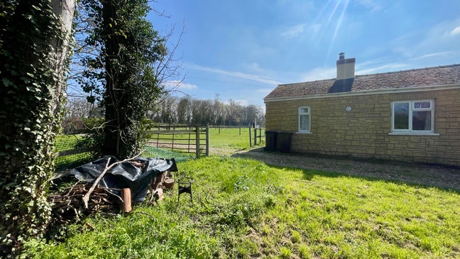 Short term let just outside Newmarket Main Photo