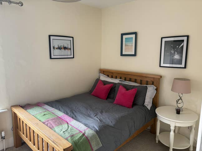 Double Room to Rent Main Photo
