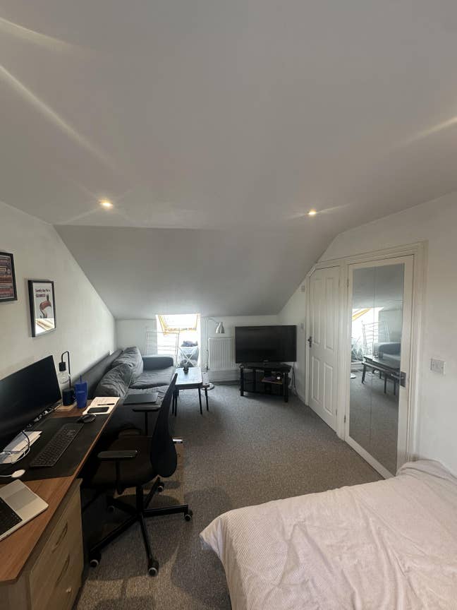 Spacious ensuite double room in Battersea/Clapham Main Photo