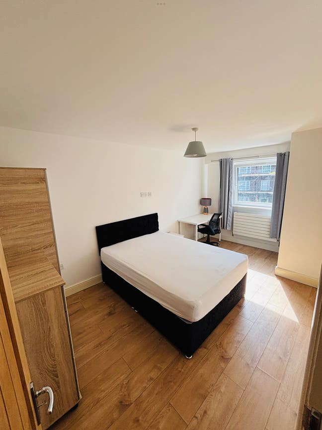 Kennington Double En-suite + Large Double Room  Main Photo