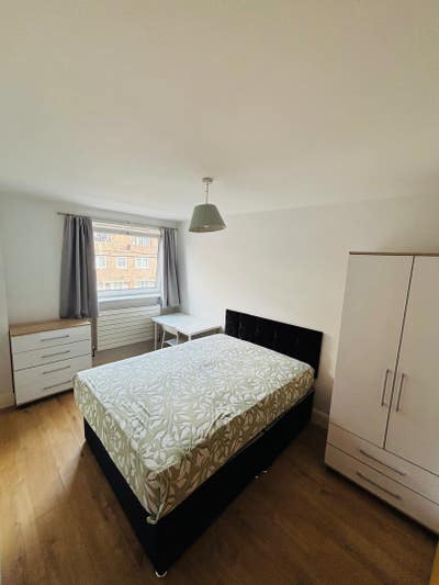 Kennington Double En-suite Bedroom to Rent  Main Photo