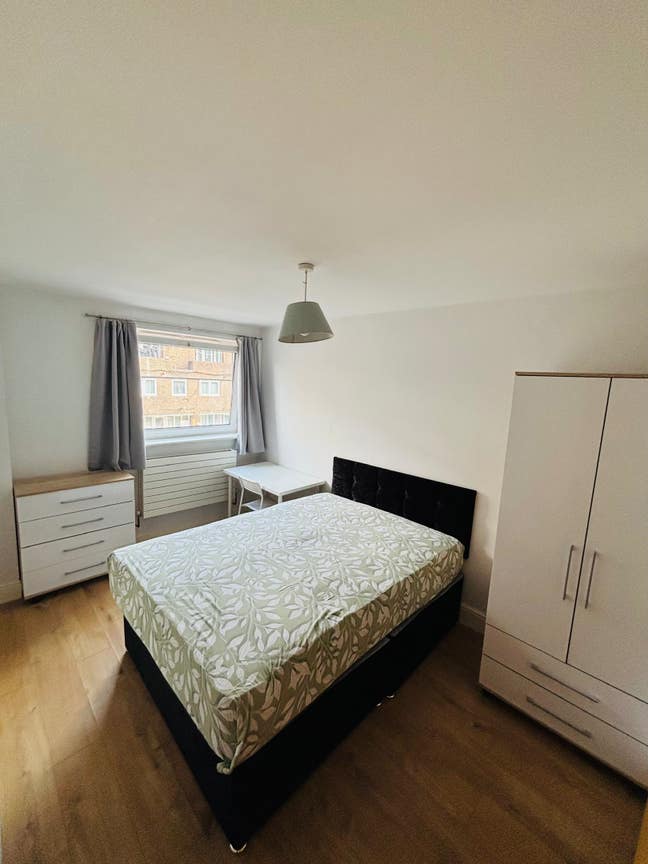 Kennington Double En-suite Bedroom to Rent  Main Photo