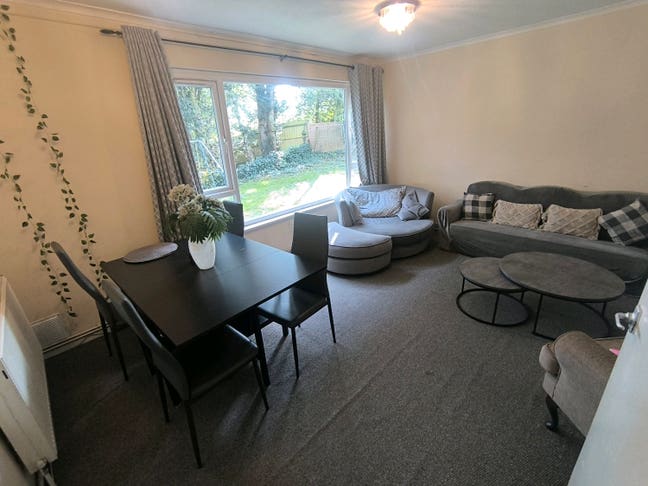 Room for rent Main Photo