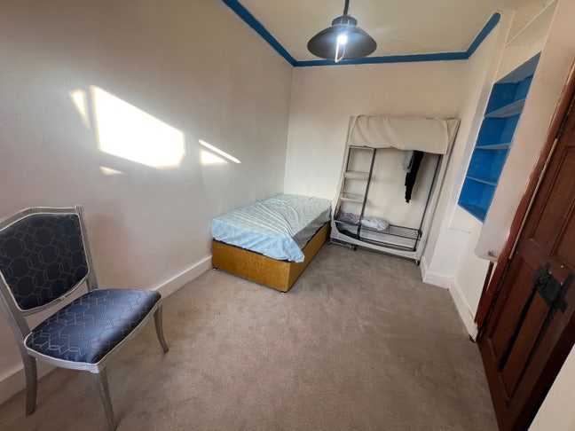 Single Room to rent Main Photo