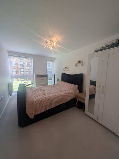 Modern Double Room with Ensuite + Parking Main Photo