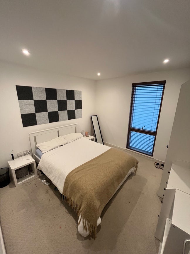 Room & private bathroom | Clapham Old town Main Photo